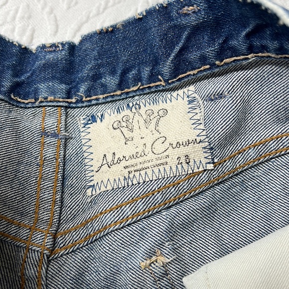 ⭐️Adorned Crown Textile reworked patch Big E Levi’s cut off shorts upcycle - Picture 8 of 12
